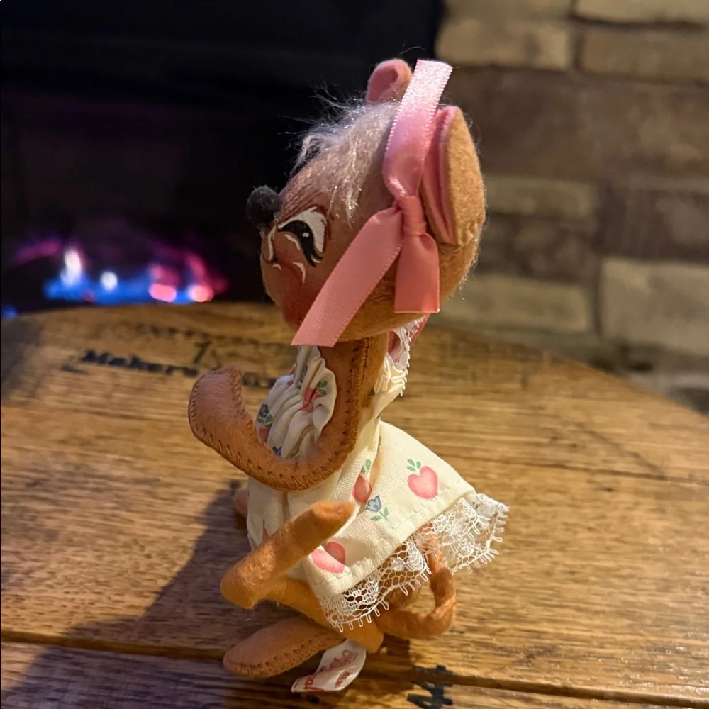 Vintage 1989 Sweetheart Mouse Girl